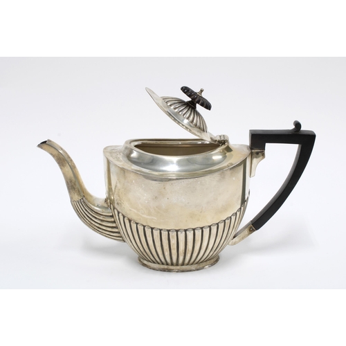 63 - George V silver teapot, Cooper Brothers & Sons Ltd, Sheffield 1926