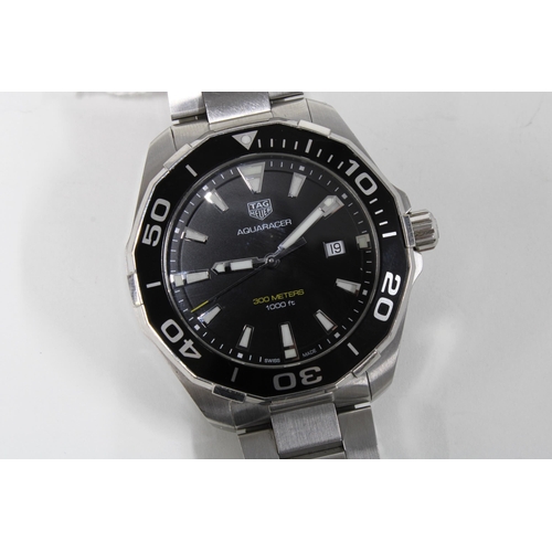 86 - TAG HEUER, Gents Aquaracer stainless steel wristwatch, signed black dial, back of case numbered WML3... 