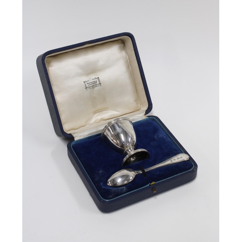 94 - George V silver egg cup and spoon, London 1930, in fitted box