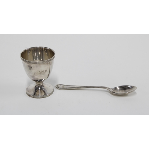 94 - George V silver egg cup and spoon, London 1930, in fitted box