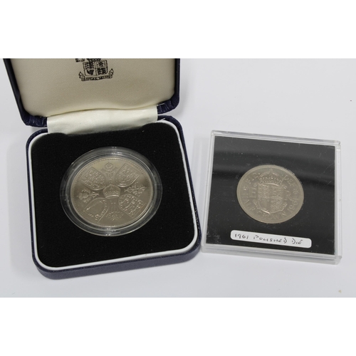 99F - Elizabeth II 1960 crown, struck from polished dies, in later Royal Mint case; together with a 1916 p... 