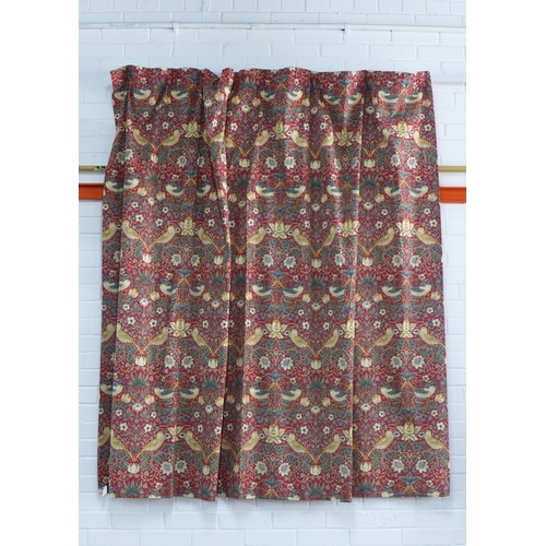 470 - A modern  pair of William Morris pattern curtains, approx drop 190cm (2)