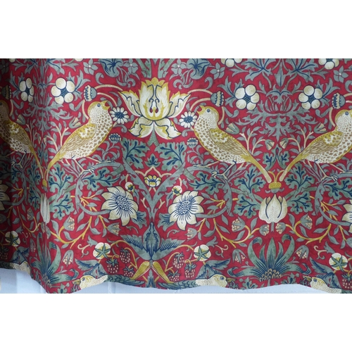 470 - A modern  pair of William Morris pattern curtains, approx drop 190cm (2)