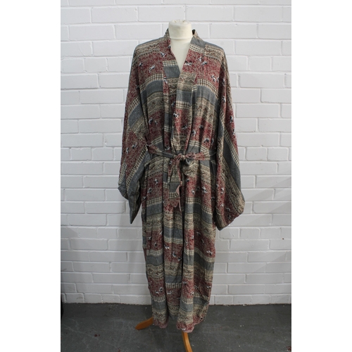 491 - Kimono with foo dog pattern