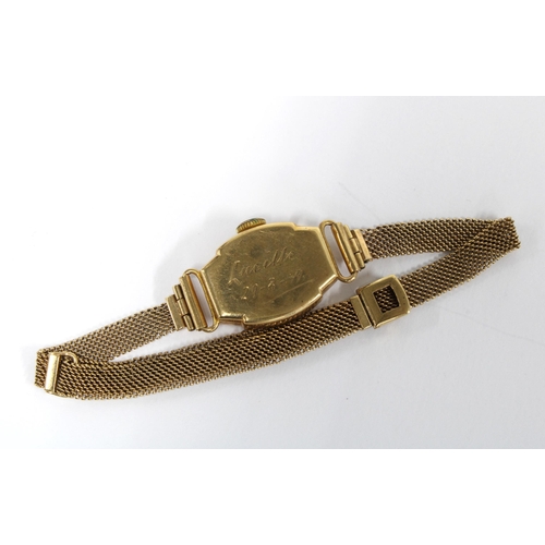 15 - A ladies vintage 9ct gold Avia wristwatch on a 9ct gold bracelet strap, stamped 375