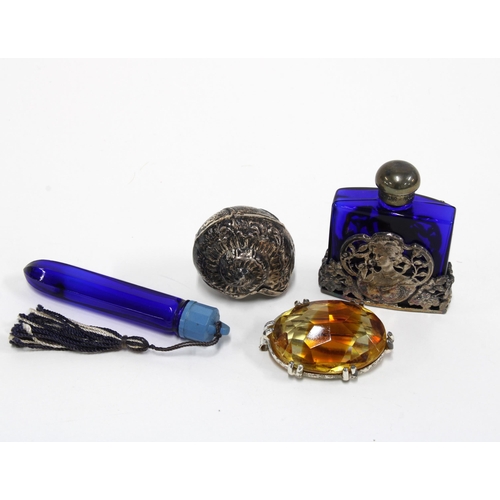 29 - Novelty silver shell shaped box, two scent bottles and a costume jewellery brooch (4)