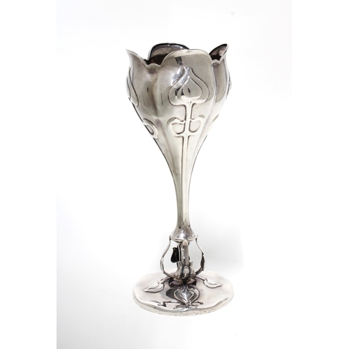 31 - Art Nouveau silver vase, Birmingham 1904, with stylised decoration and weighted circular footrim, 20... 