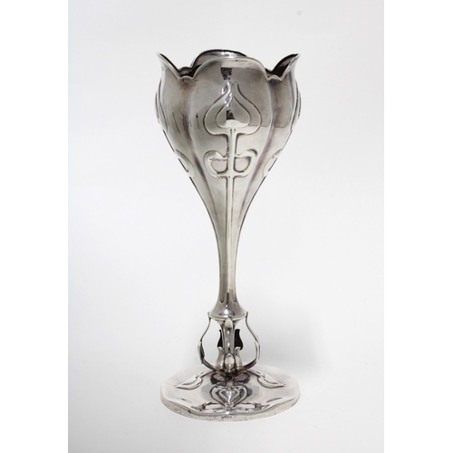 31 - Art Nouveau silver vase, Birmingham 1904, with stylised decoration and weighted circular footrim, 20... 