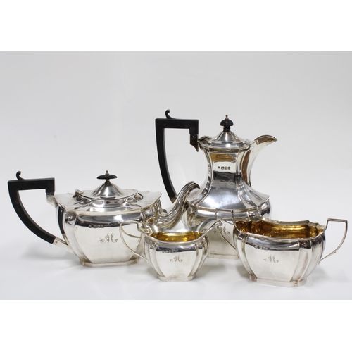 33 - George V silver tea and coffee set, London 1918 / 19, comprising teapot, coffee pot, cream jug and s... 