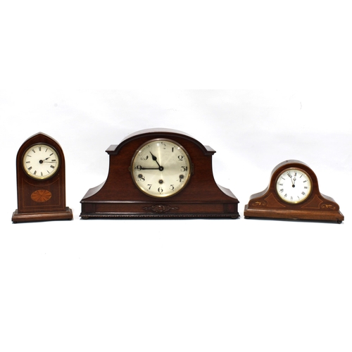 392 - Three early 20th century wooden mantel clocks, largest with Westminster chime, 23 x 42cm (3)