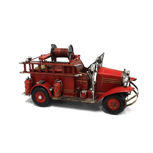 396 - Model of an early 20th century style fire engine / truck