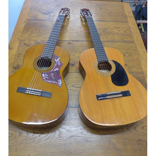 455 - Yamaha acoustic guitar and a Hohner guitar. (2)