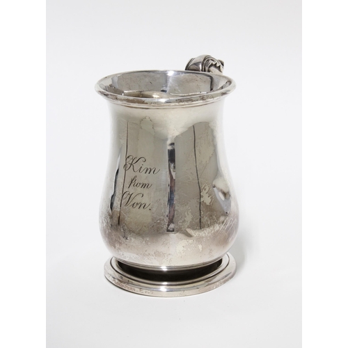 5 - A silver baluster tankard, London 1958, 10cm