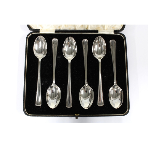 7 - Cased set of six Sheffield silver teaspoons, (6)