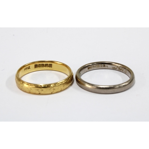 82 - 18ct white gold wedding band, London 1996 and asan 18ct yellow gold wedding band, Birmingham 1984 (2... 