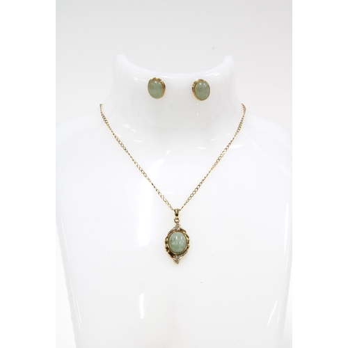 12 - 9ct gold jadeite pendant on chain with a pair of matching earrings (2)