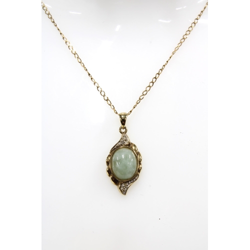 12 - 9ct gold jadeite pendant on chain with a pair of matching earrings (2)