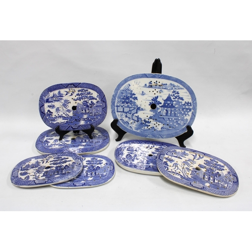 365 - Collection of 19th century Staffordshire blue and white Willow pattern mazarine drainers, largest 36... 