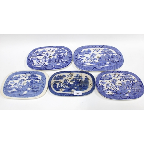 368 - Five 19th century Staffordshire blue and white Willow pattern mazarine drainers, largest 32 x 23cm, ... 