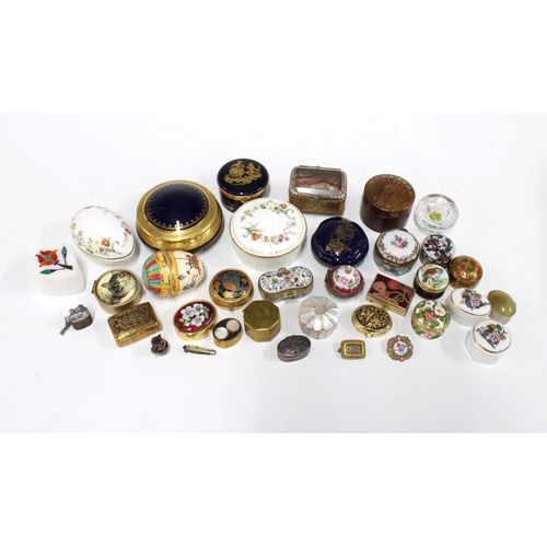 409 - A collection of various  trinket and pill boxes to include enamel, pottery, hardstone and brass, etc... 