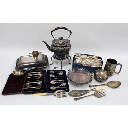 415 - Carton containing a quantity of silver plate to include entree dish, spirit kettle on stand, cased f... 