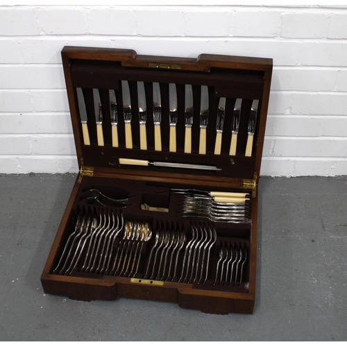 419 - Art Deco canteen of cutlery, 49 x 36cm