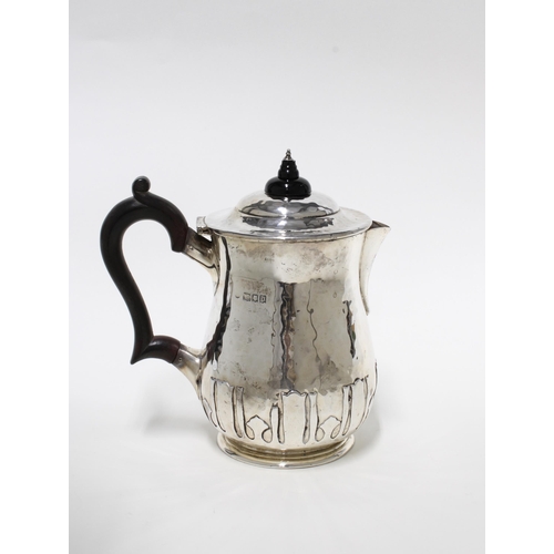 55 - George V silver coffee pot, London 1917, 17cm high