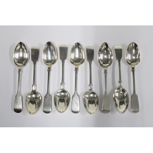 69 - Victorian set of nine silver fiddle pattern teaspoons , London 1869 (9)