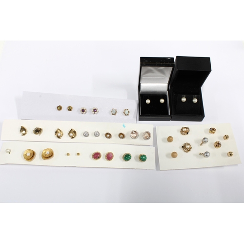 7 - A collection of earrings, to include 9ct gold, silver and costume jewellery examples (19)