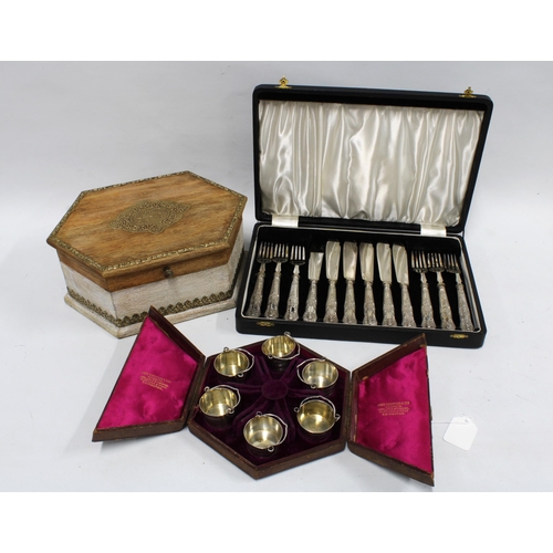 74 - Cased set of six novelty Victorian Epns salts in the form of pails, in an hexagonal case together wi... 