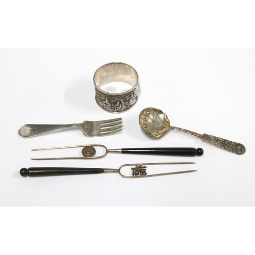 78 - Chinese silver caddy spoon, small fork and two wooden handled pickle forks together with a chinese E... 