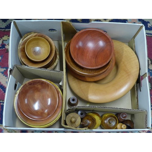 527 - Box containing a quantity of artisan treen, including bowls and miniature vases, etc