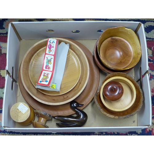 528 - Box containing a quantity of artisan treen, including bowls and a duck, etc