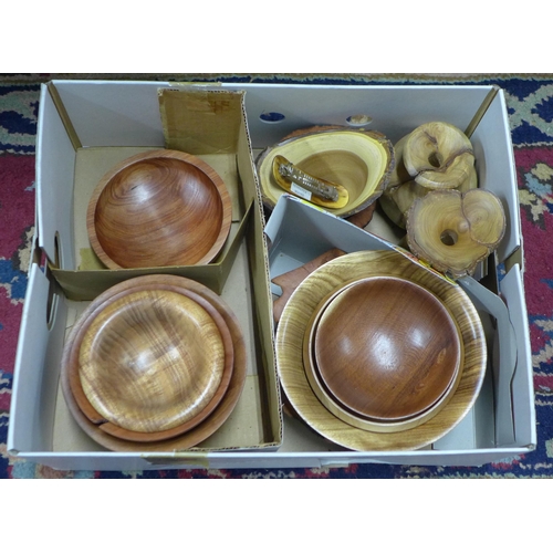 530 - Box containing a quantity of artisan treen, including bowls, some live edge, and vases, etc