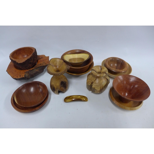 530 - Box containing a quantity of artisan treen, including bowls, some live edge, and vases, etc