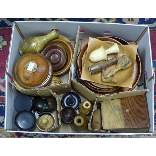 531 - Box containing a quantity of artisan treen, including bowls, miniature vases, etc