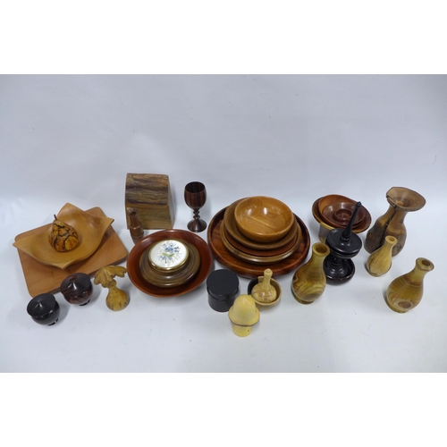 531 - Box containing a quantity of artisan treen, including bowls, miniature vases, etc