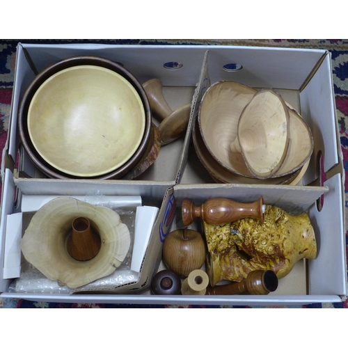 532 - Box containing a quantity of artisan treen, including bowls and vases, etc