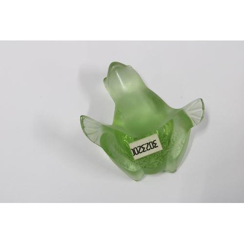 128 - Lalique green glass frog, 6 x 3cm, with box