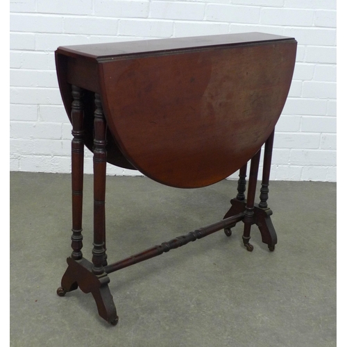 226 - Edwardian mahogany Sutherland table, 90 x 71 x 77cm.