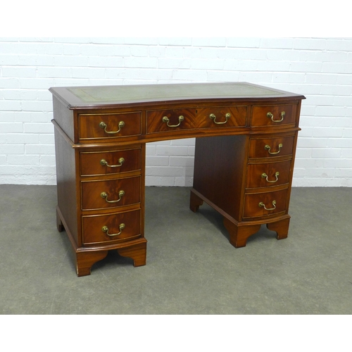 275 - Mahogany reproduction desk with serpentine top and inset skiver, 119 x 80 x 59cm