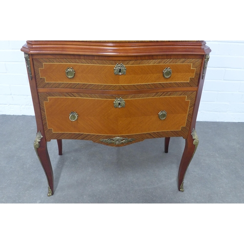 280 - French style brass mounted display cabinet with projecting cornice above a glazed door with a shelve... 