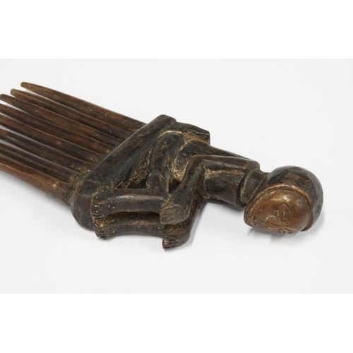 331 - CHOKWE wooden comb with a seated figure terminal, 20cm