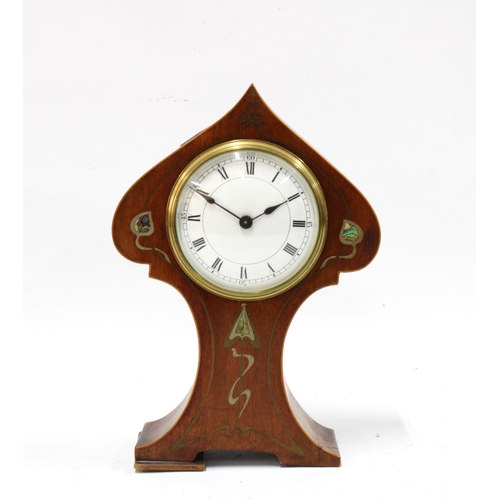 393 - Early 20th century mahogany mantle clock with inlaid art nouveau pattern, 25cm