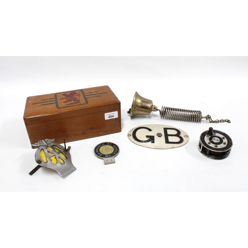 404 - Lion Rampant box containing a brass servants bell, vintage car badges and AA badge and an Alcock fis... 