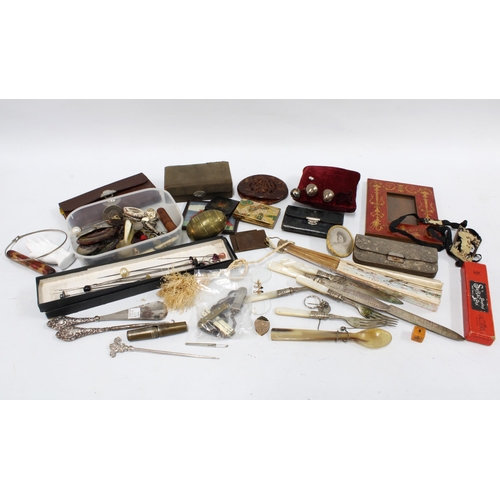 434 - A mixed lot to include leather purse, commemorative coins, vintage sewing kit, photograph frame, bra... 