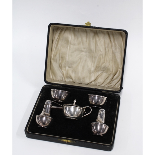 64 - George V silver cruet set, five pieces in a fitted case, Birmingham 1931