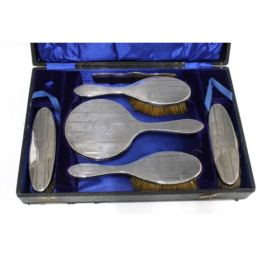 66 - George V silver dressing table brush set, seven parts, in fitted case, Birmingham 1917