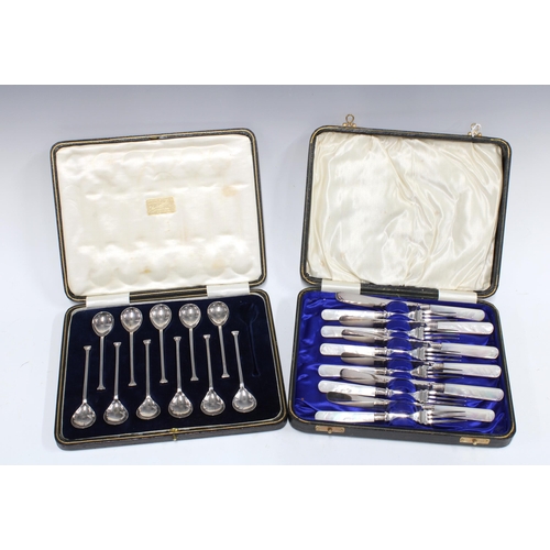 77 - George V cased set of eleven silver teaspoons,  Sheffield 1922 together with a cased set of six moth... 