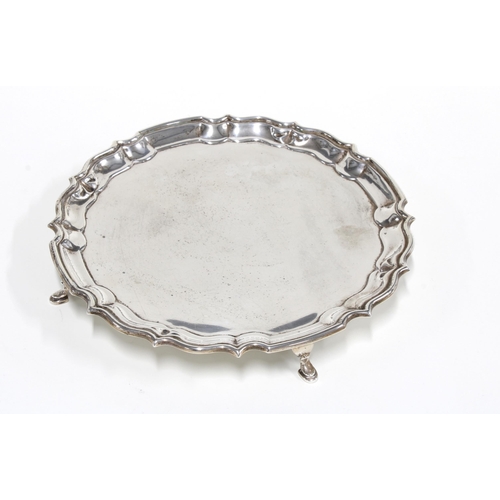 84 - George V silver salver with pie crust edge and four hoof feet, Birmingham 1928, 21cm diameter